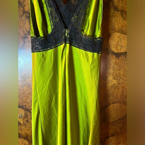 Samantha Sipos-Nasrin Green Sleeveless Midi Slip Dress. Size Small - Picture 6 of 12